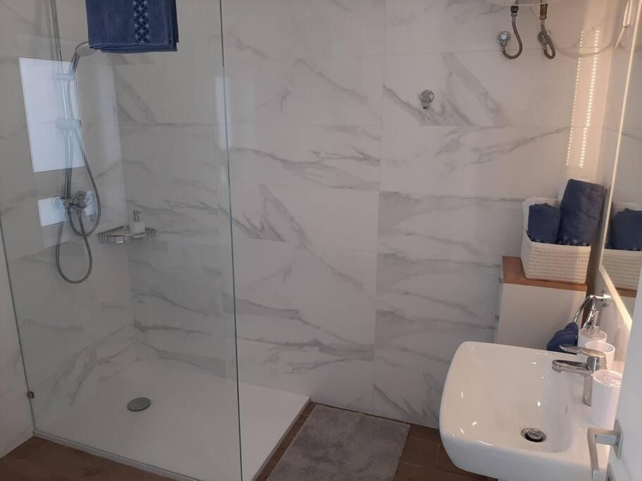 סיינט פול ביי New Seafront Apartment - Spectacular Views מראה חיצוני תמונה
